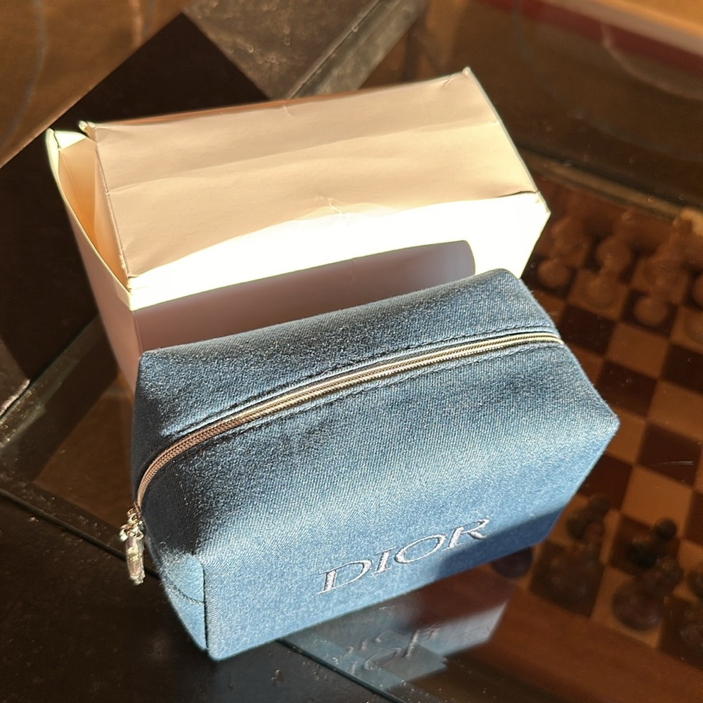 NEW DENIM DIOR BEAUTY BAG IN BOX 6 X 4.5 X 3.5 - Picture 4 of 7